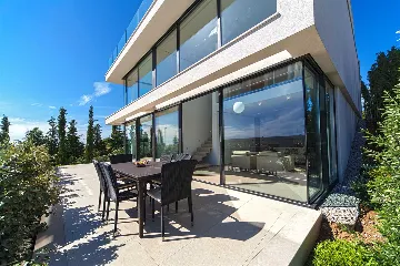 Spacious Seaside Apartment with Terrace in Primošten
