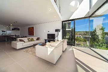 Spacious Seaside Apartment with Terrace in Primošten
