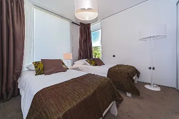 Spacious Seaside Apartment with Terrace in Primošten