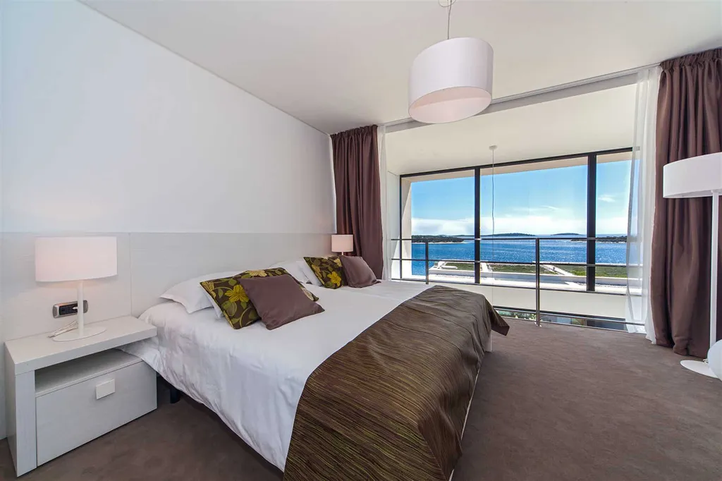 Spacious Seaside Apartment with Terrace in Primošten