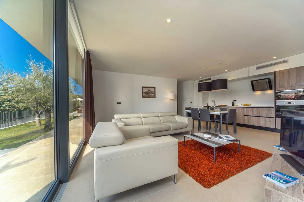 Seaside Family Apartment with Terrace in Primošten