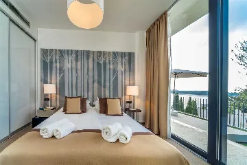 Seaside Family Apartment with Terrace in Primošten