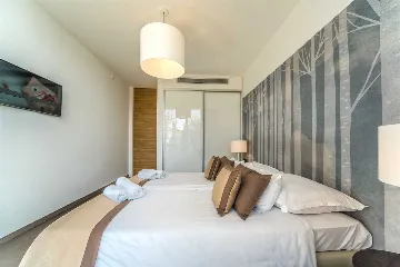 Seaside Family Apartment with Terrace in Primošten