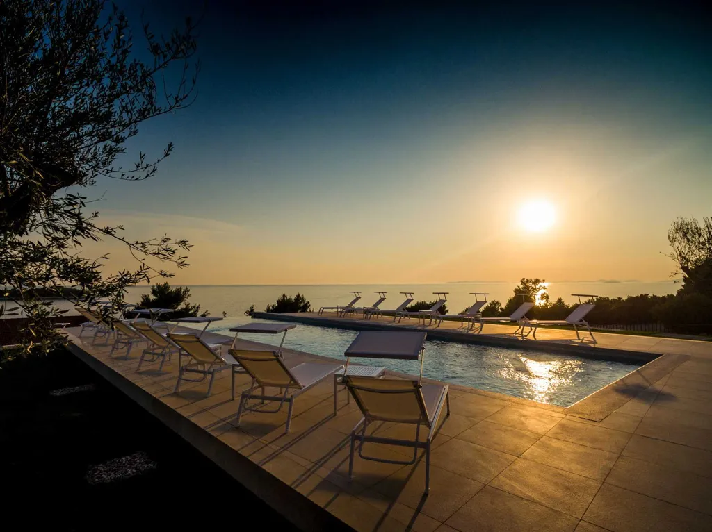 Seaside Family Apartment with Terrace in Primošten