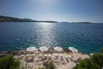 Seaside Family Apartment with Terrace in Primošten