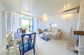 Contemporary Villa with Pool near Beach in Malinska