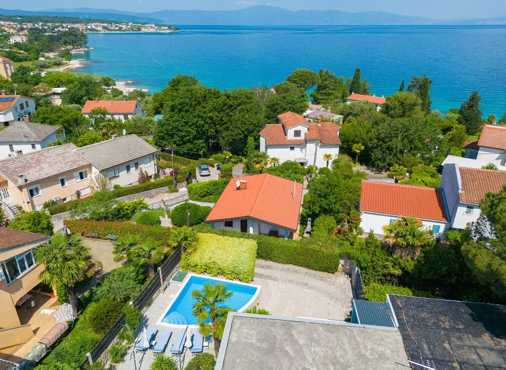 Contemporary Villa with Pool near Beach in Malinska