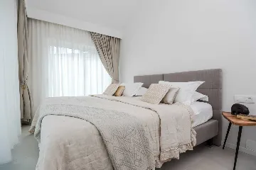 Seafront Stone Villa with Infinity Pool in Selca