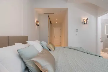 Seafront Stone Villa with Infinity Pool in Selca