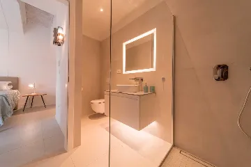 Seafront Stone Villa with Infinity Pool in Selca