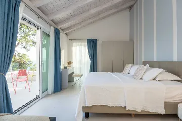 Seafront Stone Villa with Infinity Pool in Selca