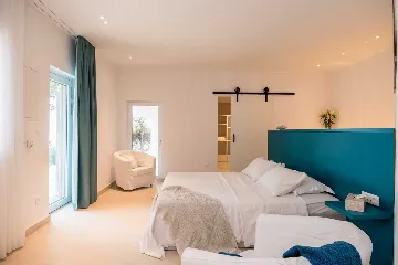 Seafront Stone Villa with Infinity Pool in Selca