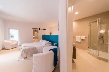 Seafront Stone Villa with Infinity Pool in Selca