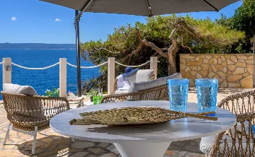 Seafront Stone Villa with Infinity Pool in Selca