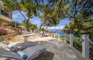 Seafront Stone Villa with Infinity Pool in Selca