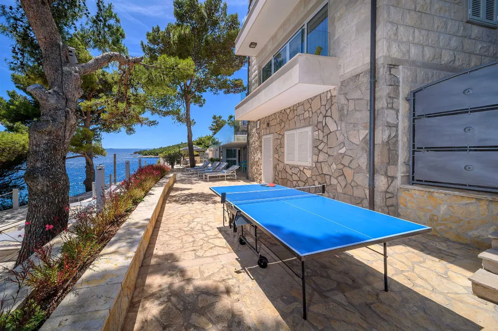 Seafront Stone Villa with Infinity Pool in Selca