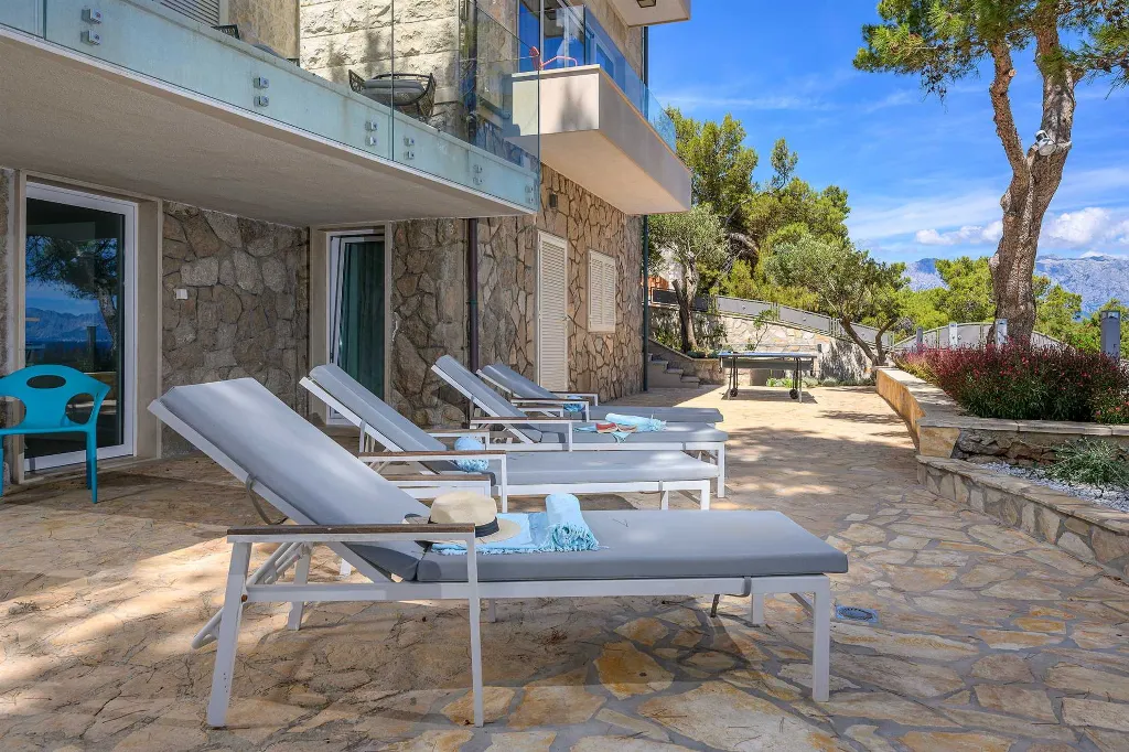 Seafront Stone Villa with Infinity Pool in Selca