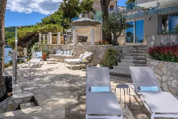 Seafront Stone Villa with Infinity Pool in Selca