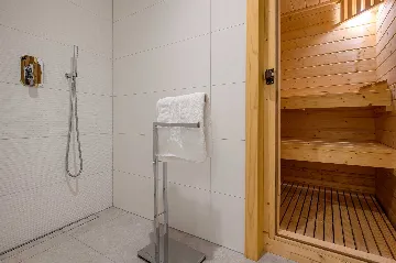 Seafront Stone Villa with Infinity Pool in Selca