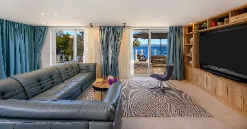 Seafront Stone Villa with Infinity Pool in Selca