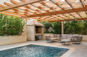 Seafront Stone Villa with Infinity Pool in Selca