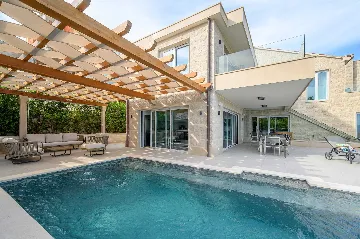 Seafront Stone Villa with Infinity Pool in Selca