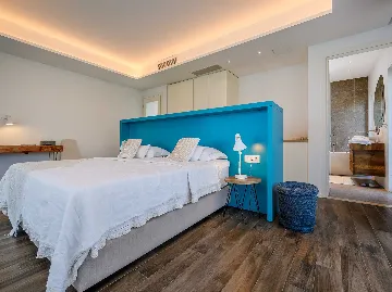 Seafront Stone Villa with Infinity Pool in Selca