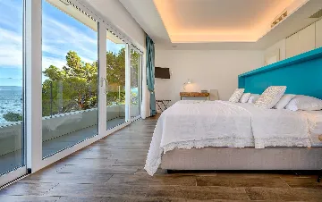 Seafront Stone Villa with Infinity Pool in Selca