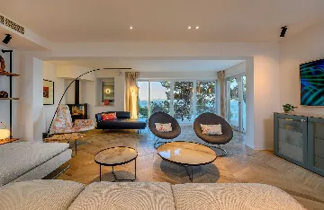 Seafront Stone Villa with Infinity Pool in Selca