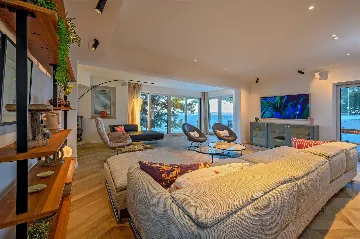 Seafront Stone Villa with Infinity Pool in Selca