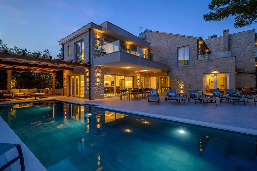 Seafront Stone Villa with Infinity Pool in Selca