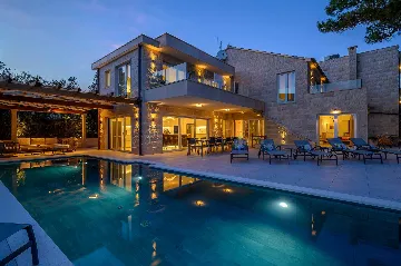 Seafront Stone Villa with Infinity Pool in Selca