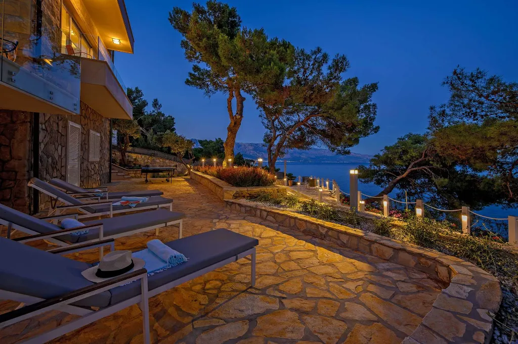 Seafront Stone Villa with Infinity Pool in Selca