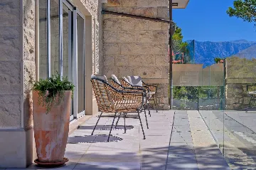 Seafront Stone Villa with Infinity Pool in Selca