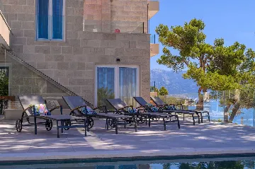 Seafront Stone Villa with Infinity Pool in Selca