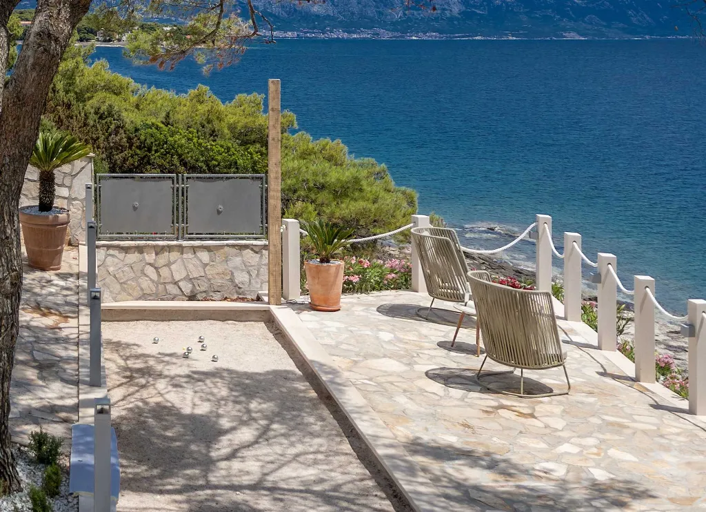 Seafront Stone Villa with Infinity Pool in Selca