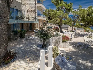 Seafront Stone Villa with Infinity Pool in Selca
