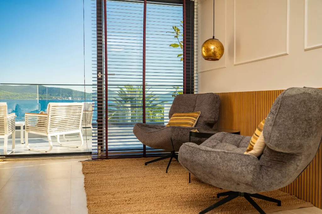 Beachfront Family Villa with Pool in Sukošan