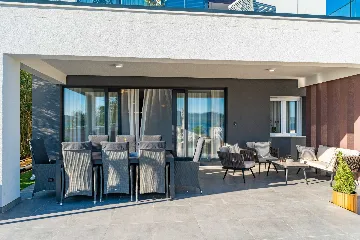 Beachfront Family Villa with Pool in Sukošan