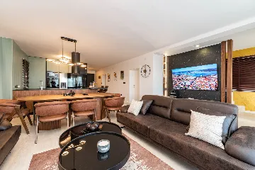 Beachfront Family Villa with Pool in Sukošan