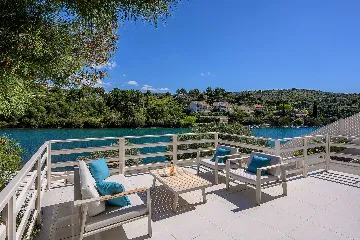 Seaside Villa Retreat with Pool in Bobovišća