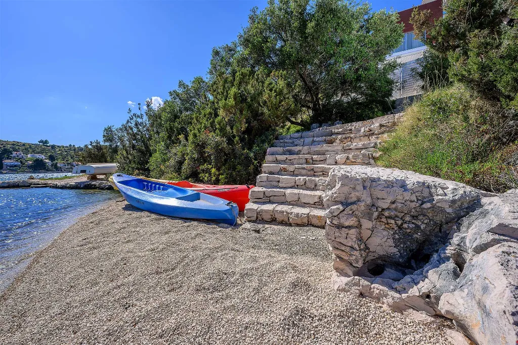 Seaside Villa Retreat with Pool in Bobovišća
