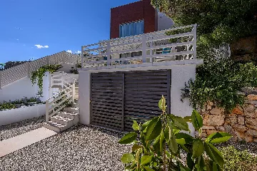 Seaside Villa Retreat with Pool in Bobovišća