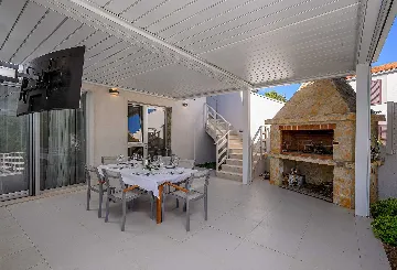 Seaside Villa Retreat with Pool in Bobovišća