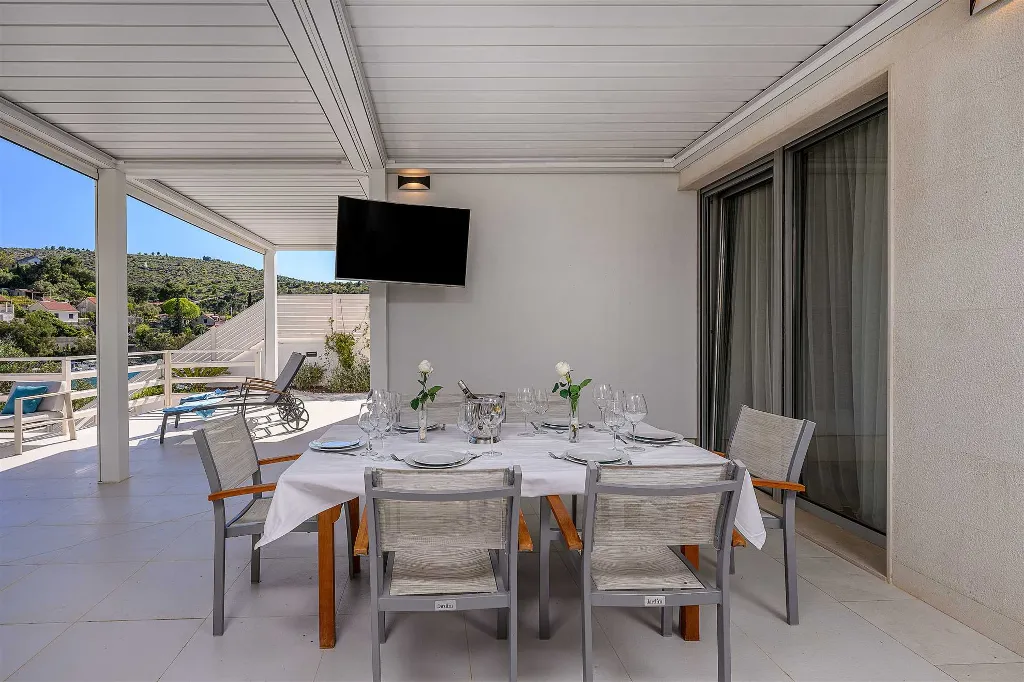 Seaside Villa Retreat with Pool in Bobovišća