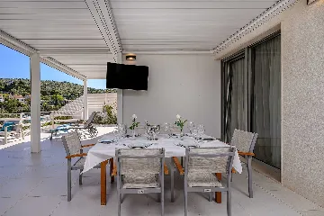 Seaside Villa Retreat with Pool in Bobovišća