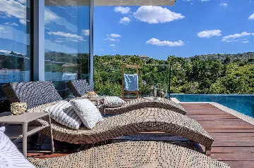 Seaside Villa Retreat with Pool in Bobovišća