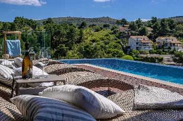 Seaside Villa Retreat with Pool in Bobovišća