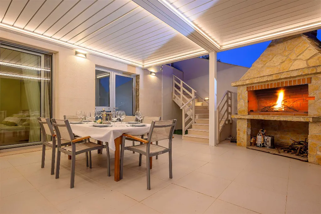 Seaside Villa Retreat with Pool in Bobovišća