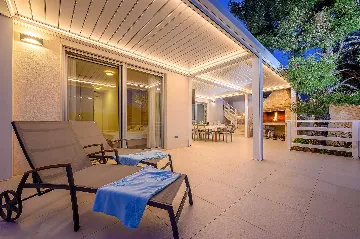 Seaside Villa Retreat with Pool in Bobovišća